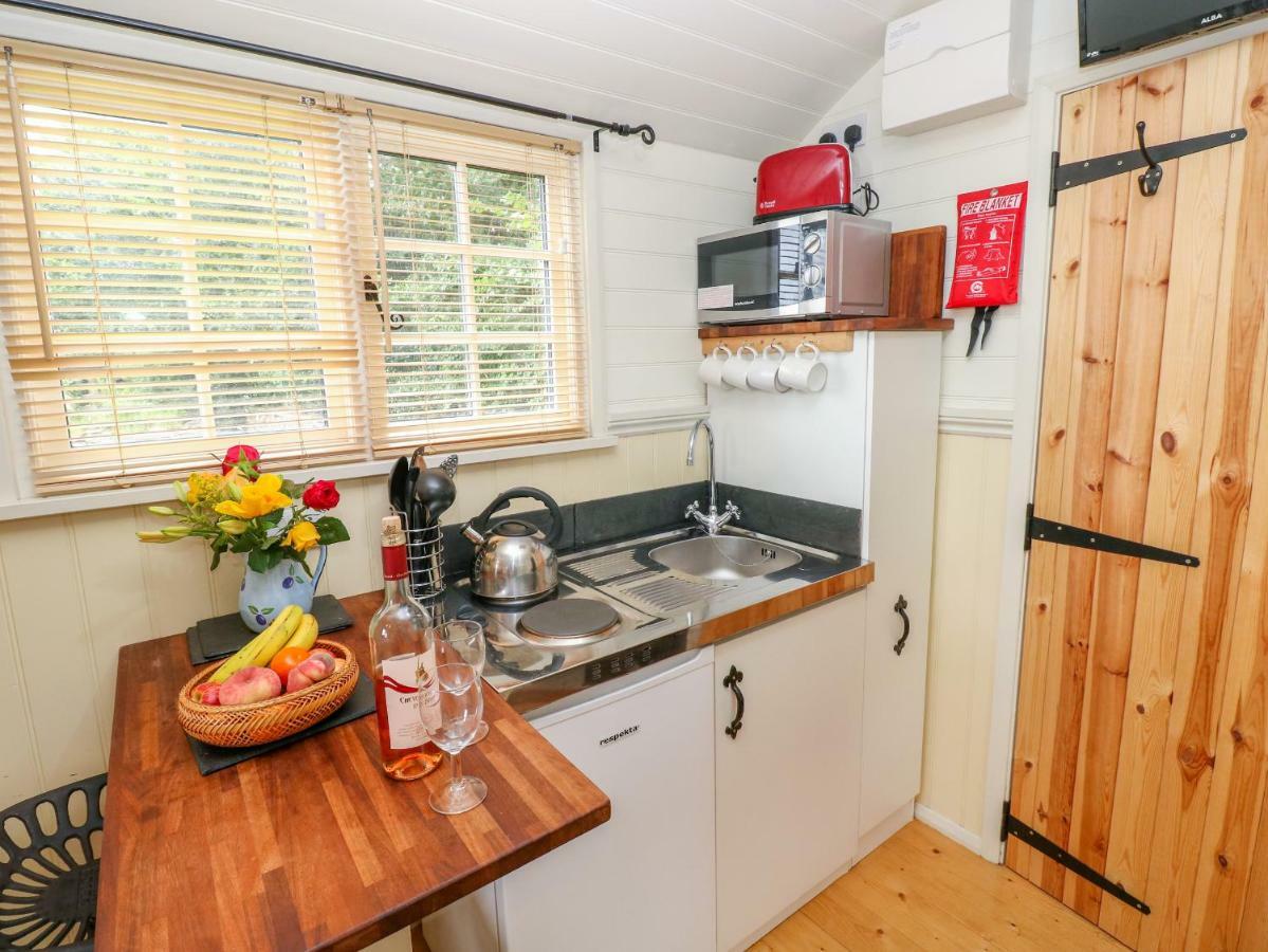 Shepherds Hut - The Crook Milford Haven Buitenkant foto